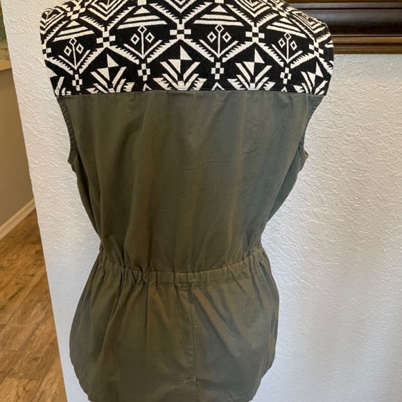 Vest - Picture 2 of 2